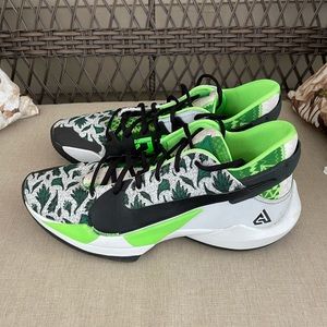 Giannis Basketball shoes size 13 no box